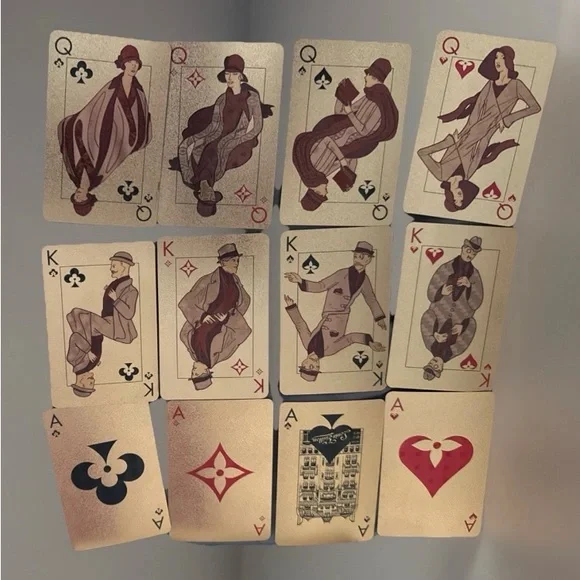 LOUIS VUITTON SUPER RARE SILVER AND GOLD VIP PLAYING CARDS. OPENED BUT NOT USED. - Picture 3 of 6